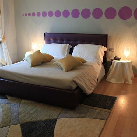 Il Castello Di Lovere Hotel Ngoại thất bức ảnh